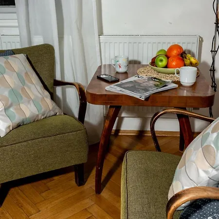 Riverside Ostrovni Apartment *